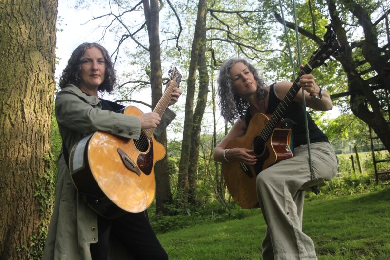 TNL: The Hayes Sisters