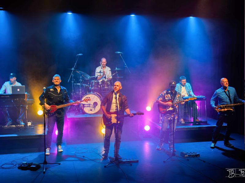 Alchemy Live: A Tribute To Mark Knopfler & Dire Straits