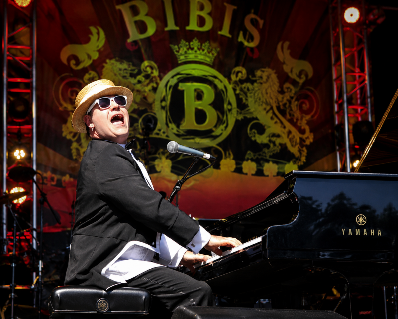 Joel Coombes as Elton with Band