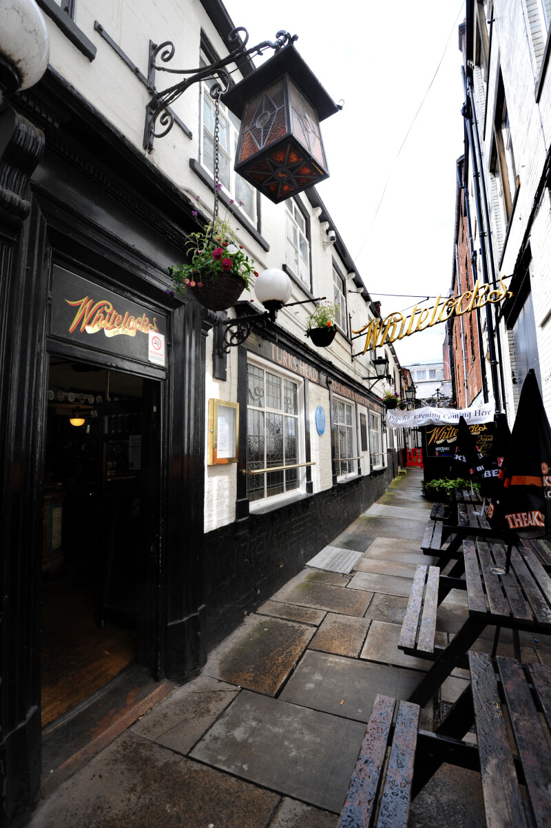 The history of Briggate – Leeds walking tour