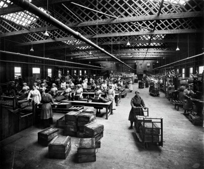 Barnbow and East Leeds in WWI – Special Collections Handling Workshop
