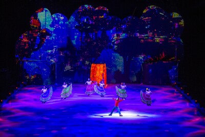 Disney On Ice presents Into the Magic